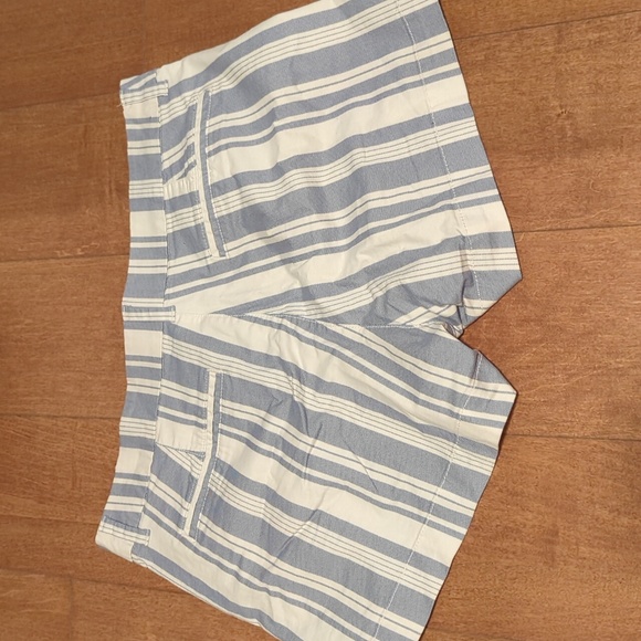 Old Navy 3inch Shorts, size 12 - Picture 5 of 5